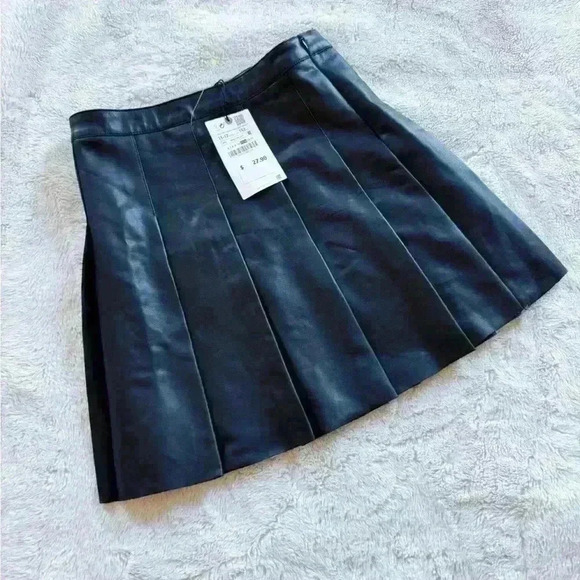 NWT Hollister Pleated Skirt size 11/12 - Picture 1 of 4